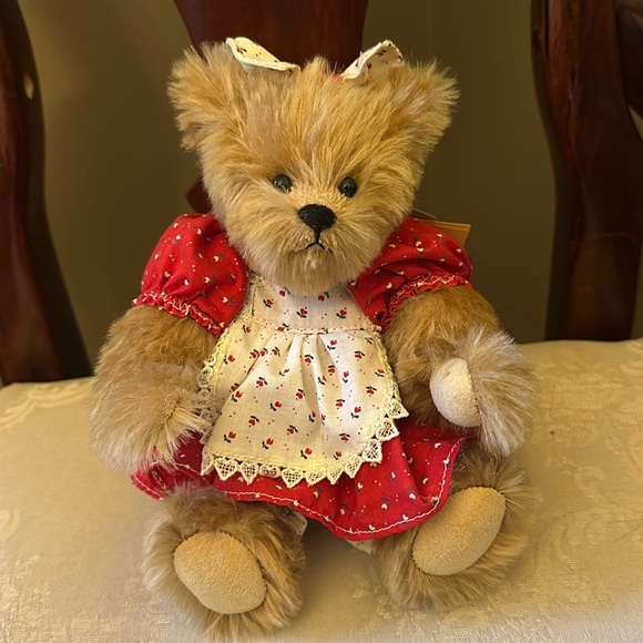 Bears by Reanee handcrafted Essie mohair teddy bear, created on April 14, 1988 - Picture 1 of 15